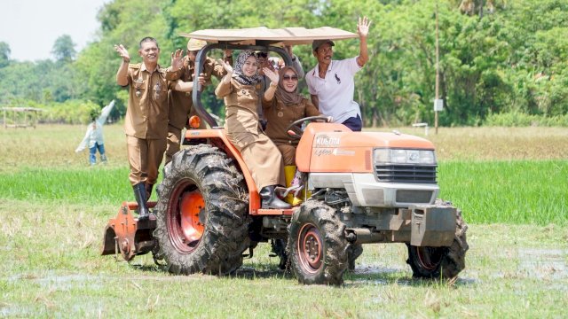 Ket: Turun Sawah dan Musyawarah Mappalili Musim Tanam 2025/2026 serta Musim Tanam 2026 tingkat Desa Cilellang