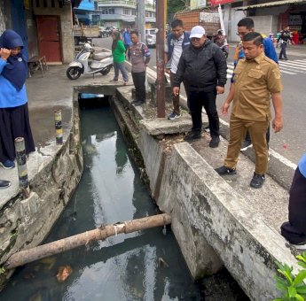 Cegah Banjir, Wali Kota Tasming Hamid Pantau Langsung Saluran Drainase di Parepare