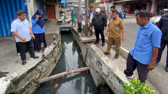 Ket: Wali Kota Parepare, Tasming Hamid Tinjau Drainase
