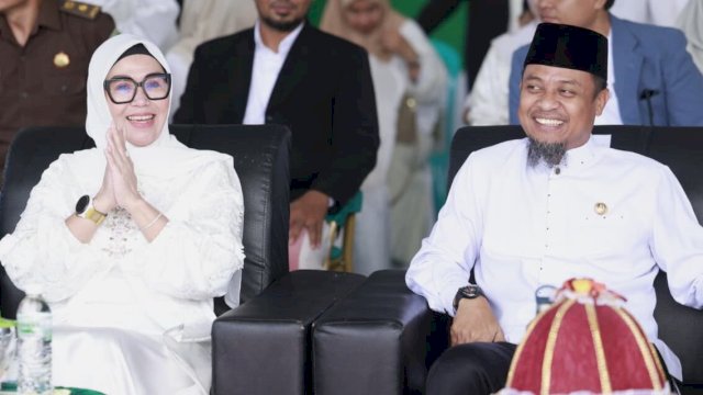 Ket: Bupati Barru, Andi Ina Kartika Sari bersama Gubernur Sulsel, Andi Sudirman Sulaiman