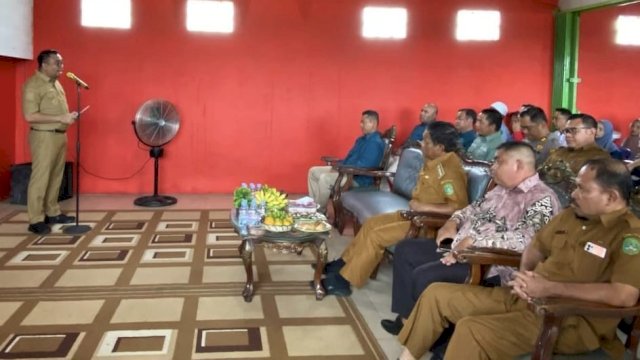 Kepala DPMD Kukar Menghadiri Penyerahan Ijazah di Kecamatan Loa Kulu. [IST]