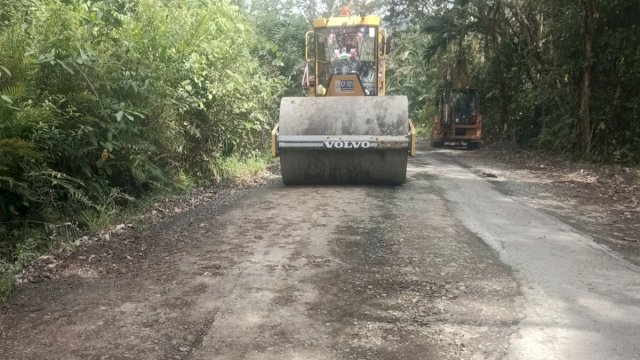 Ket: Masmindo Dwi Area Perbaiki Jalan