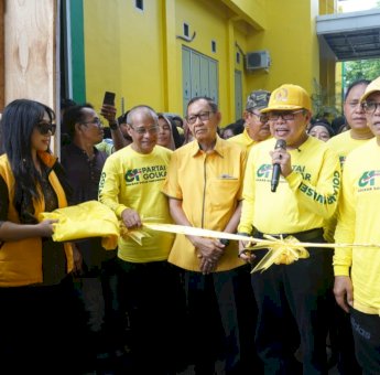 Momen HUT ke-61, Golkar Sulsel Berbagi Seribu Paket Sembako Murah