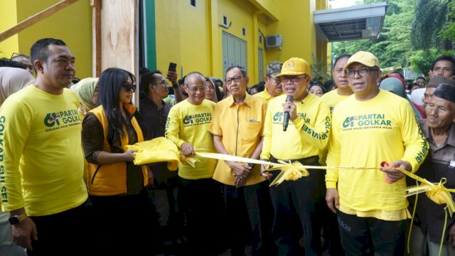 DPD I Partai Golkar Sulsel menggelar pasar murah yang dipusatkan di halaman kantor DPD I Partai Golkar Sulsel, Jalan Botolempangan, Makassar, Minggu (5/10/2025). (Foto: Istimewa)