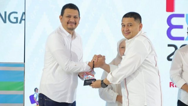 BRI dinobatkan sebagai Bank Pendorong Literasi dan Inklusi Terbaik di ajang Financial Expo (FinExpo) 2025 yang berlangsung di Trans Studio Mall Makassar, Sabtu (4/10/2025). (Foto: Istimewa)