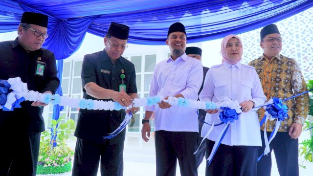 Wakil Wali Kota Makassar, Aliyah Mustika Ilham menghadiri acara peresmian Masjid Imam Al-Hakimin dan Lapangan Tenis Pengadilan Negeri Makassar Kelas 1A Khusus, Rabu (8/10/2025). (Foto: Istimewa)