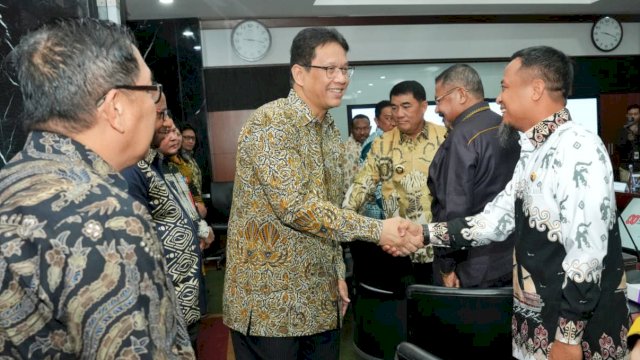 Gubernur Sulsel, Andi Sudirman Sulaiman saat menghadiri audiensi bersama Menteri Keuangan RI, Purbaya Yudhi Sadewa di Kantor Kementerian Keuangan RI, Jakarta, Selasa (7/10/2025). (Foto: Istimewa)