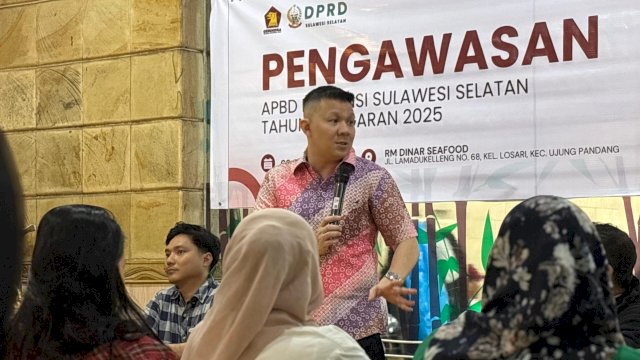 Anggota DPRD Sulsel, Edward Wijaya Horas saat melakukan dialog tatap muka dalam kegiatan pengawasan APBD Sulsel di RM Dinar Seafood, Jalan Lamadukelleng, Kelurahan Losari, Kecamatan Ujung Pandang, Makassar, Kamis (9/10/2025). (Foto: Istimewa)