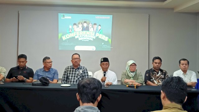 Panitia Pelaksana Silaturahmi Regional KAHMI se Sulawesi saat menggelar konferensi pers di Hotel Aryaduta, Makassar, Kamis (9/10/2025). (Foto: Istimewa)