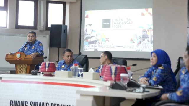 Wali Kota Makassar, Munafri Arifuddin saat memimpin rapat koordinasi persiapan HUT Kota Makassar ke-418 di ruang Sipakalebbi, Balai Kota Makassar, Jumat (17/10/2025). (Foto: Istimewa)