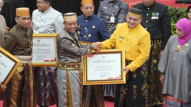 Pemkot Makassar berhasil memborong tiga penghargaan bergengsi yang diberikan oleh Pemerintah Provinsi Sulawesi Selatan, Minggu (19/10/2025). (Foto: Istimewa)