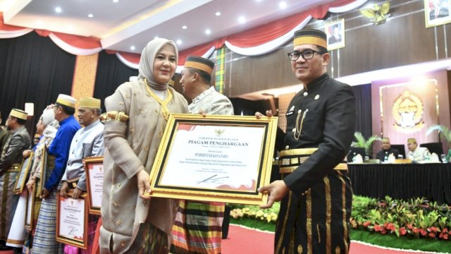 Ket: Kota Parepare dapat dua penghargaan bergensi dari Pemprov Sulsel