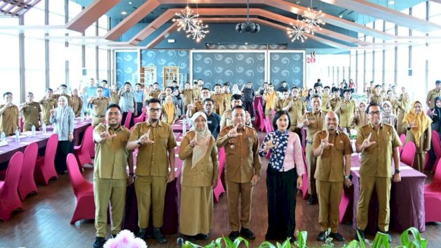 Dinas Kominfo Kota Makassar menggelar FGD bertema &ldquo;Kolaborasi OPD dalam Audit TIK dan Penetapan Standar Layanan Lontara+" di Hotel Aston, Makassar, Senin (20/10/2025). (Foto: Istimewa)