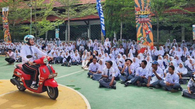 PT Surocajaya Abadimotor (SJAM) melanjutkan roadshow event Fazzio Youth Festival di SMK Negeri 4 Gowa, Senin (20/10/2025). (Foto: Istimewa)