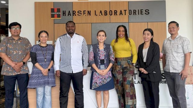 PT Harsen Laboratories saat menerima kunjungan resmi dari National Agency for Food and Drug Administration and Control (NAFDAC) pada 23-24 Oktober 2025 di fasilitas produksi PT Harsen Laboratories, Jalan Raya Bogor, Jakarta Timur. (Foto: Istimewa)