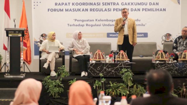 Anggota Komisi II DPR RI, Taufan Pawe saat menjadi pembicara dalam Rakor Sentra Gakkumdu yang digelar Bawaslu Sulsel di Hotel MaxOne, Makassar, Sabtu (25/10/2025). (Foto: Istimewa)