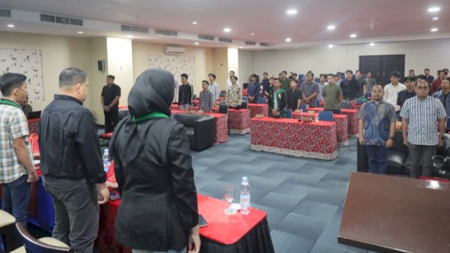 Wali Kota Makassar, Munafri Arifuddin didampingi Kepala Dinas Kominfo Makassar, Mohammad Roem saat menghadiri Stadium General yang digelar HMI Cabang Makassar di Hotel Asyira Makassar, Minggu (26/10/2025). (Foto: Istimewa)