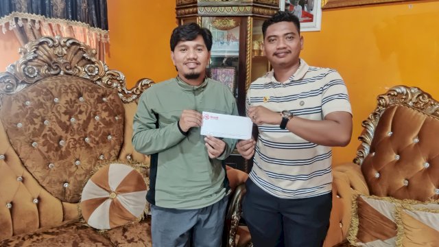 Huadi Group menyalurkan bantuan berupa token listrik untuk penerangan jalan di Desa Papanloe, Kecamatan Pajukukang, Bantaeng, Rabu (29/10/2025). (Foto: Istimewa)