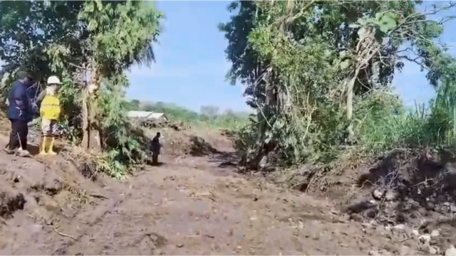 Ket: Dinas PU Pemkot Parepare fokus membersihkan sungai