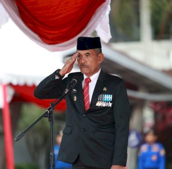 PJ Sekda Barru Abu Bakar jadi Inspektur Upacara Peringatan HUT ke-80 RI di Halaman Kantor Bupati