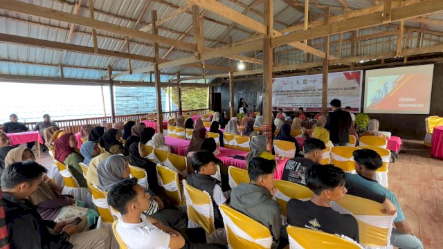 OJK Sulselbar saat melaksanakan Sosialisasi Sektor Jasa Keuangan di Desa Kassi, Kecamatan Rumbia, Kabupaten Jeneponto pada 2024 lalu. Desa ini menjadi salah satu lokasi pelaksanaan Program EKI OJK di Sulawesi Selatan. (Dok. OJK Sulselbar)