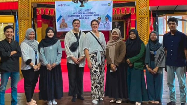 Wisatawan asal Belanda saat&nbsp;berkunjung di Museum Balla Lompoa, kemarin. (Dok. Disparbud Gowa)