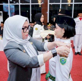 Bupati Barru Andi Ina Kukuhkan 70 Pasukan Paskibraka