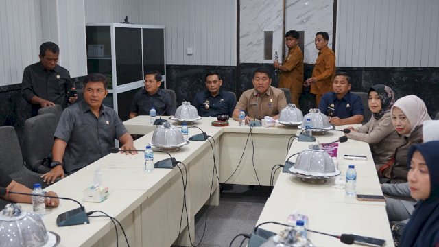 Ket: Wali Kota Parepare, Tasming Hamid di Kantor DPRD Parepare