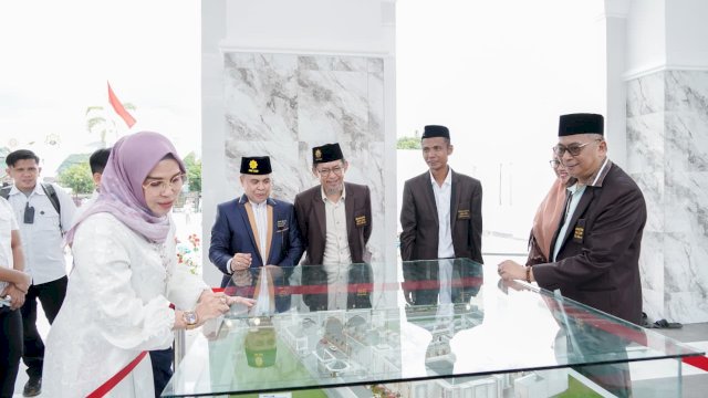 Ket: Bupati Barru, Andi Ina Kartika Sari dan Wakilnya Abustan Andi Bintang