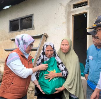 KME di Bontonompo dan Bonsel Dapat Perbaikan Rumah dan Paket Sembako