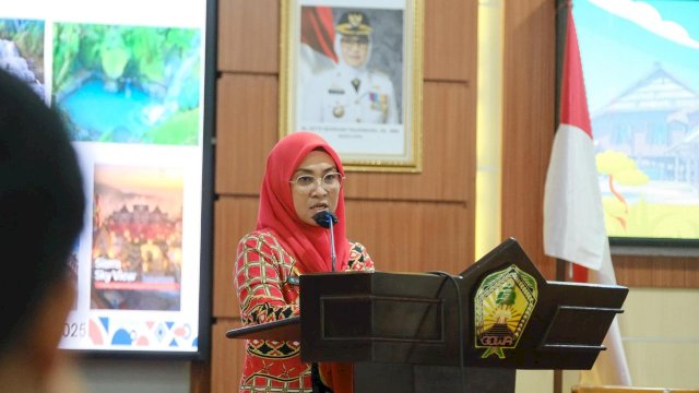 Bupati Gowa, Sitti Husniah Talenrang saat membuka Workshop Evaluasi Pengelolaan Keuangan dan Pembangunan Desa Tahun 2025, di Baruga Karaeng Galesong, Kantor Bupati Gowa, kemarin. (Dok. Humas Gowa) 
