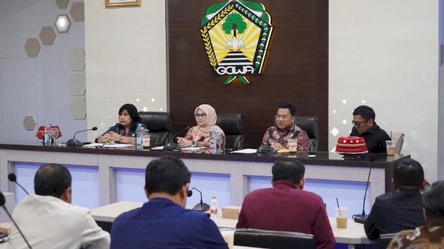 Wakil Bupati Gowa, Darmawangsyah Muin (dua kanan) saat menerima kunjungan kerja Komisi E DPRD Provinsi Sulawesi Selatan, di Baruga Pattingalloang, Kantor Bupati Gowa, kemarin. (Dok. Humas Gowa) 