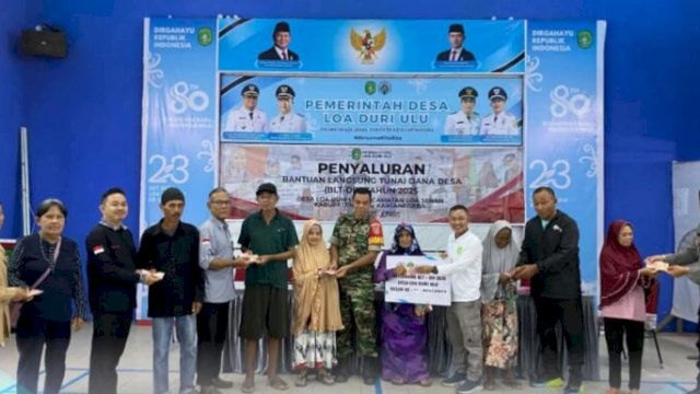 Penyerahan BLT DD di Desa Loa Duri Ulu. [IST]