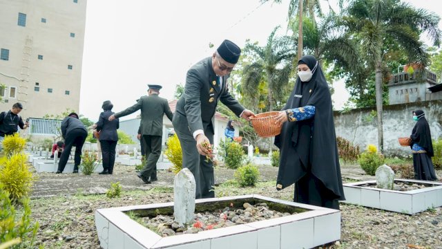 Ket: Walik Bupati Barru, Abustan A Bintang