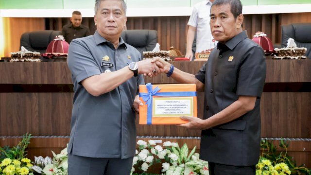 Ket: Pemkab Barru Serahkan Rancangan KUA&ndash;PPAS 2026