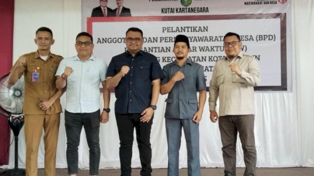 Foto Bersama Usai Pelantikan anggota Badan Permusyawaratan Desa Pergantian Antarwaktu. [Foto IST]