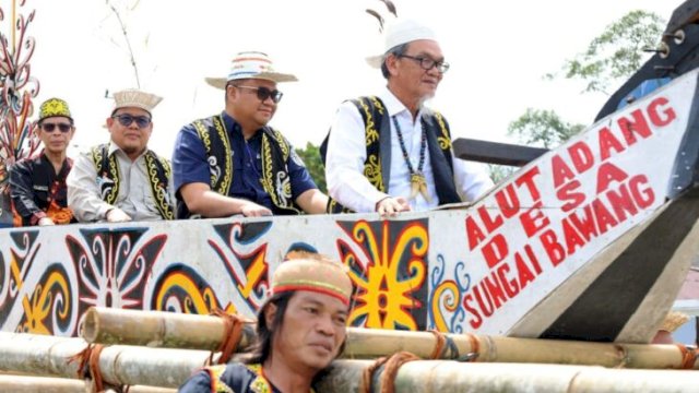 Pembukan Festival Mecaq Undat di Desa Sungai Bawang. [Foto IST]