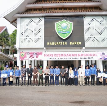 Abustan A Bintang Tegaskan Penguatan Etika dan Disiplin ASN pada Upacara HKN Barru