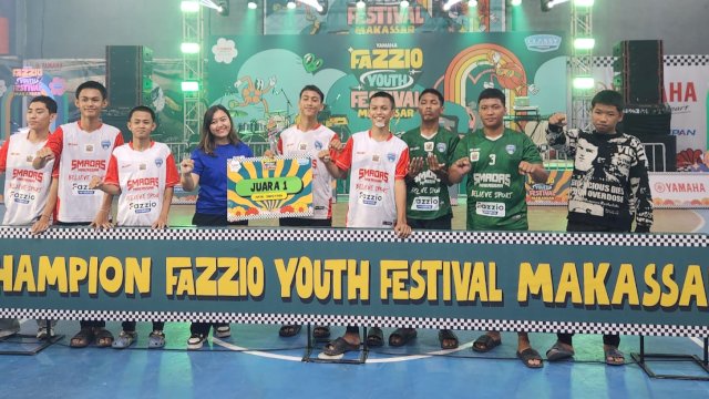 Para pemenang Yamaha Fazzio Youth Festival yang digelar oleh PT SJAM berfoto bersama dalam event yang digelar di GOR Pemuda, Jalan AP Pettarani, Makassar, Minggu (2/11/2025). (Foto: Istimewa)