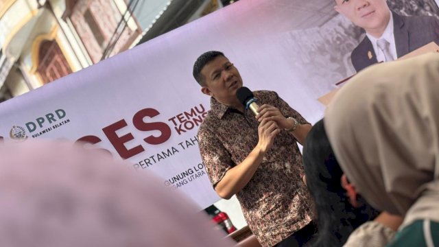 Anggota DPRD Sulsel, Edward Wijaya Horas saat menggelar kegiatan reses di Kelurahan Pisang Utara, Kecamatan Ujung Pandang, Kota Makassar, Minggu (26/10/2025). (Foto: Istimewa)
