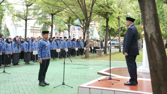 Wali Kota Makassar, Munafri Arifuddin bertindak sebagai pembina upacara peringatan Hari Pahlawan Nasional tahun 2025 yang digelar di halaman Balai Kota Makassar, Senin (10/11/2025). (Foto: Istimewa)