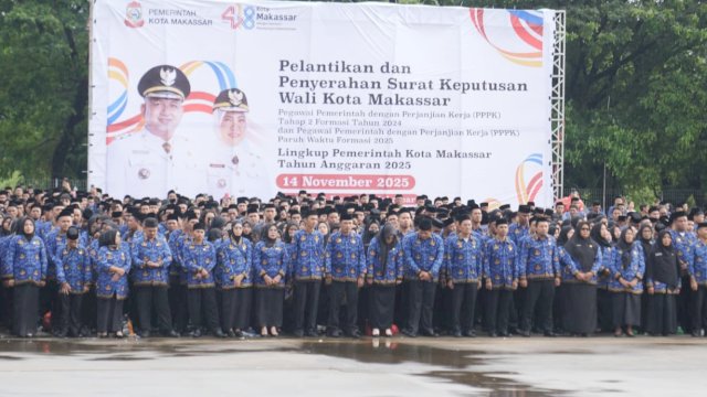 Pemkot Makassar resmi melantik sebanyak 6.936 Pegawai Pemerintah dengan Perjanjian Kerja (PPPK) di Lapangan Karebosi Makassar, Jumat (14/11/2025). (Foto: Istimewa)