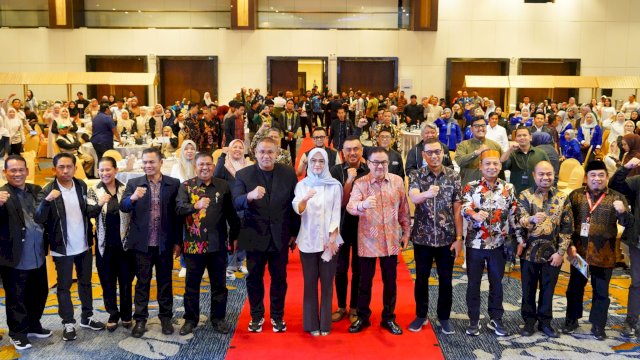 Sekda Sulsel, Jufri Rahman dan Ketua DPRD Sulsel, Andi Rachmatika Dewi saat menghadiri pelantikan pengurus Pengda JMSI Provinsi Sulawesi Selatan periode 2025-2030 di Hotel Claro Makassar, Sabtu (15/11/2025). (Foto: Istimewa)