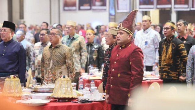 Wali Kota Makassar, Munafri Arifuddin dan Wakil Wali Kota Makassar, Aliyah Mustika Ilham kompak menghadiri Mukernas dan HUT ke-49 KKSS di Hotel Claro Makassar, Sabtu (15/11/2025) malam. (Foto: Istimewa)