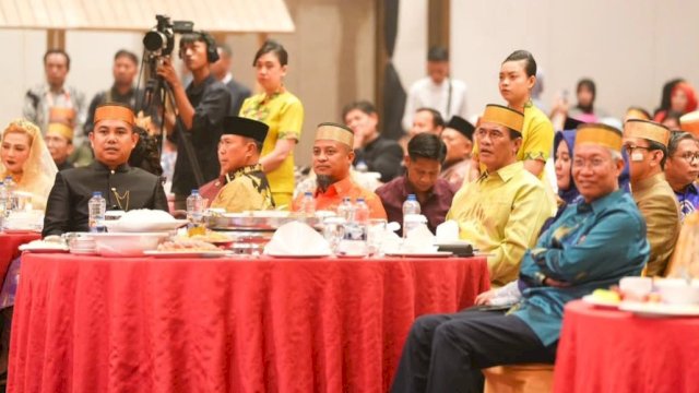 Gubernur Sulawesi Selatan, Andi Sudirman Sulaiman saat menghadiri malam perayaan HUT ke-49 dan Mukernas KKSS di Hotel Claro Makassar, Sabtu (15/11/2025) malam. (Foto: Istimewa)