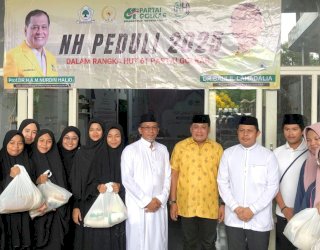 Kunjungan ke Dapil, Nurdin Halid Salurkan 8 Ribu Sembako hingga Bagikan 20 Paket Umrah