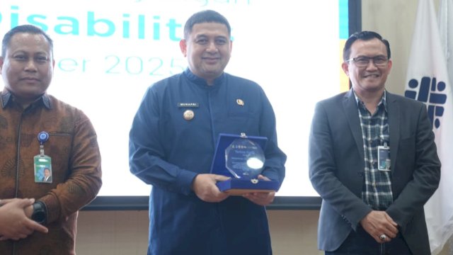 Wali Kota Makassar, Munafri Arifuddin saat menghadiri kegiatan Inagurasi dan Pelepasan Peserta Pelatihan dan Magang Disabilitas Kota Makassar Tahun 2025 di Balai Besar Pelatihan Vokasi dan Produktivitas, Jalan Taman Makam Pahlawan Makassar, Jumat (21/11/2025). (Foto: Istimewa)