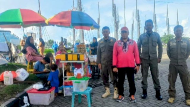 Pemkot Makassar memberi kesempatan bagi para pedagang kaki lima (PK5) untuk berjualan di sekitar Pantai Losari atau di kawasan MNEK CPI. (Foto: Istimewa)