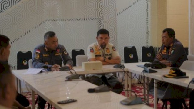 Satpol PP Pemprov Sulsel menandatangani Memorandum of Understanding (MoU) terkait kerja sama penanganan kebakaran dan penyelamatan di wilayah perbatasan, Rabu (19/11/2025). (Foto: Istimewa)