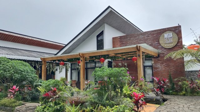 Suasana Villa Week End Malino yang terletak di Jalan Endang, Kota Lama Malino, Kabupaten Gowa. (Foto: Istimewa)